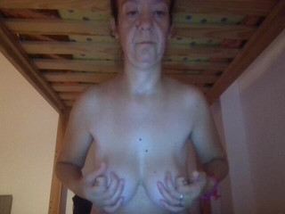 Candelita42: Hrál jsem si se svými prsy