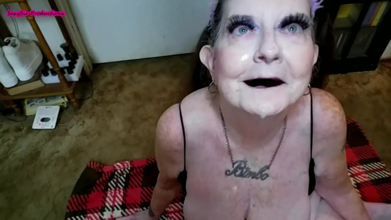 Sexy Sandra N Sir Christopher: La abuela bimbo en primer plano - paja con goma