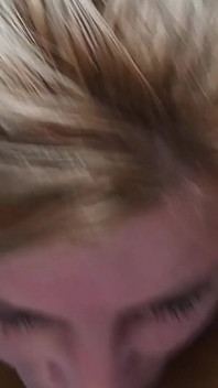 Troia miLF sottomessa ottiene scopata in faccia e sperma sul viso