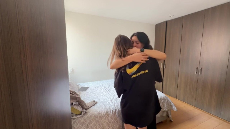 scarlettandc: Two Women Struggle to Satisfy Themselves