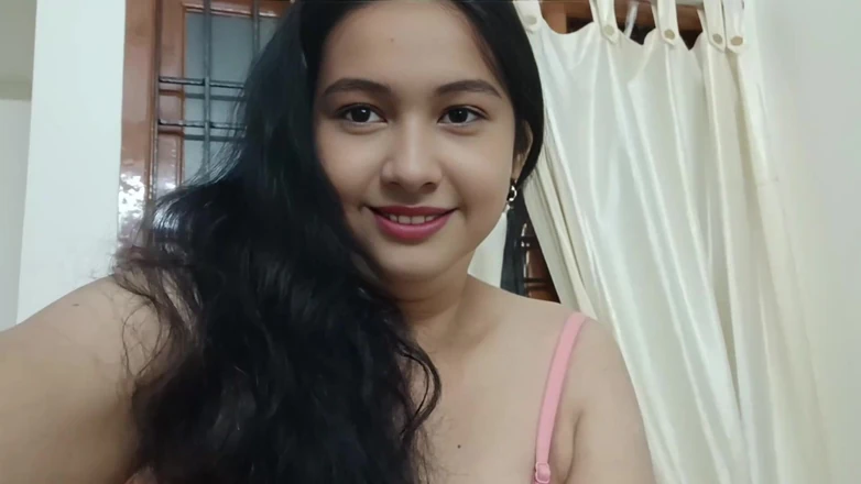 Apple Porn: Prima dată când o vedetă indiancă sexy își fute șoferul de mașină