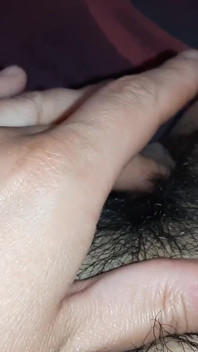 Io e la mia matrigna masturbamo le fighe l'una di fronte all'altra