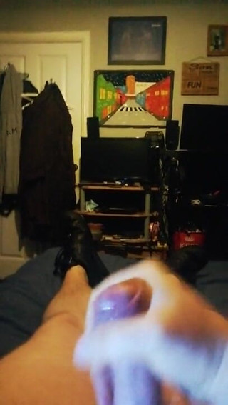 Spysteven: Cumming wearing my friends old shoes