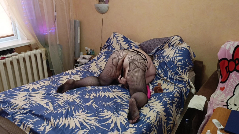 Zona901: Подруга с большой задницей мастурбирует большую киску и кончает каждый день