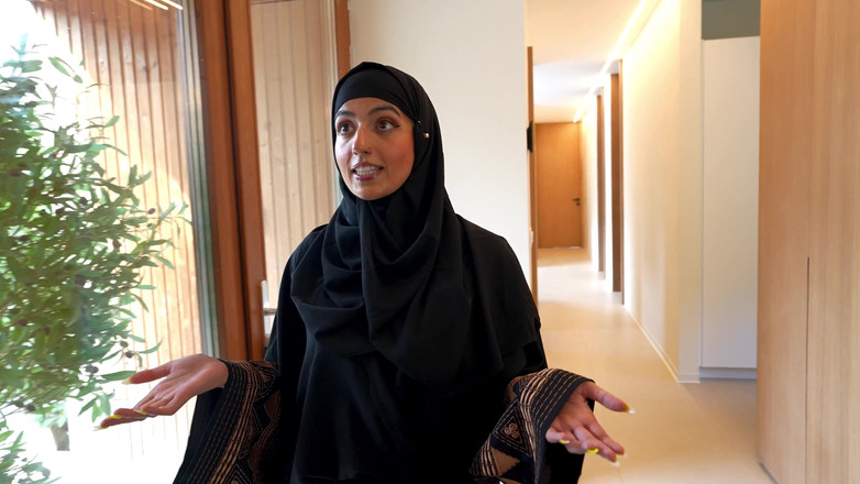 Aaliyah Yasin: Muçulmana Aaliyah Yasin é fodida por 4 paus grandes