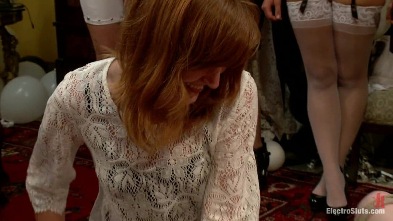 Electrosluts by Kink: З днем народження Жюстін Джолі