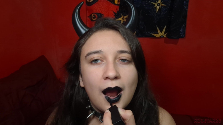 Sofia Nightshade: ブラックリップスティックメイク