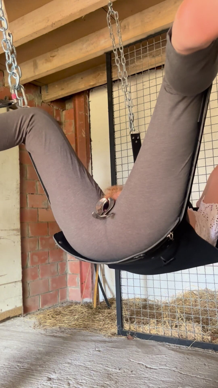 Farmer-Farmgirl: Ha fatto pipì nella figa da uno speculum - sgualdrina, ragazza...