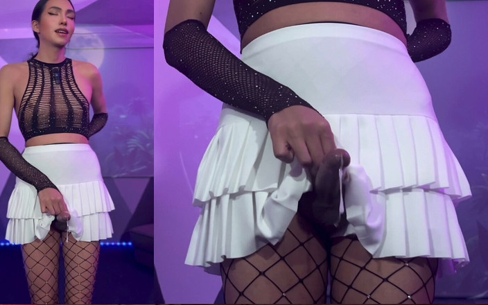 Lavala: Sensuell dans med plötslig erektion och sperma under dansen