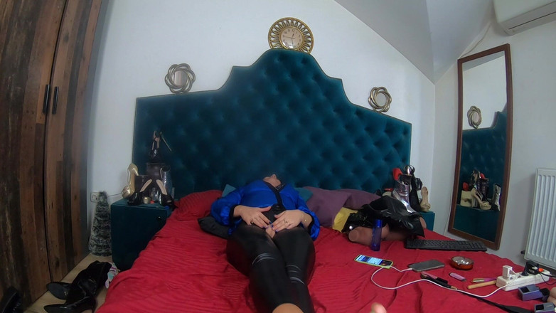 MilfyCalla: Milfycalla - tôn sùng chân &amp; quần da trêu chọc trên giường -...