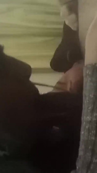 Ev yatağında üvey kız kardeş çok ateşli güzel anal sikişiyor
