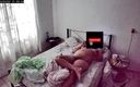 Karmico: 침실 카메라를 통해 통통한 임신한 마누라를 지켜보는 중