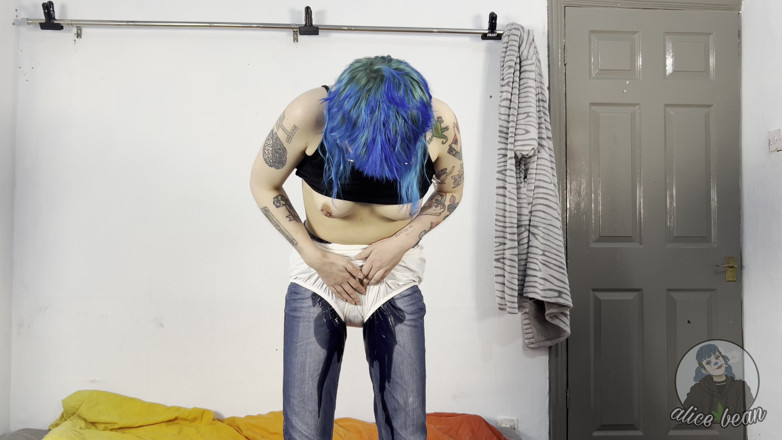 Alice Bean: Seluar dalam plastik Kencing