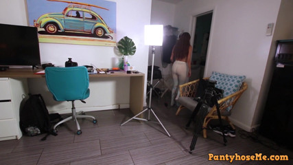 Pantyhose me porn videos: 스타킹을 입고 얼굴에 사정하는 발정난 십대 소녀 Selena