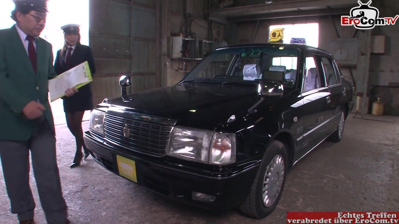 EroCom: Asian teen slut fucks in a car and wearing her...