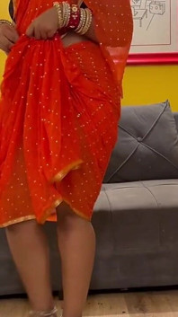 Fat ass indisk styvmamma lyfte sin saree för att rida styvsonens BBC som en professionell kukridare