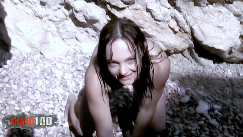 MMM100: Alicya: Skvělá malá Alicya se svléká u moře