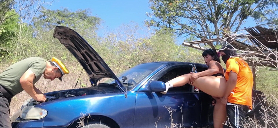 Lady: While the Taxi Driver Fixes the Car, the Beautiful Stepmother...