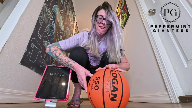 Peppermint Giantess: 6'7 vysoká bohyně jednoruční basketbalová výzva, jak dlouho mohou tyto...