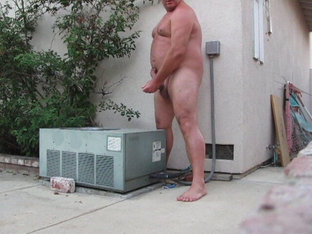 The porky pervert: पड़ोसी Backyard Jerkoff