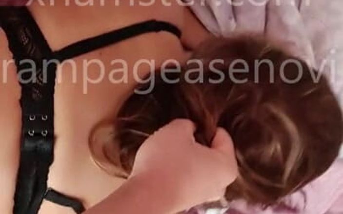 Rampageasenovi: 保加利亚熟女在她的丈夫工作时被后入。