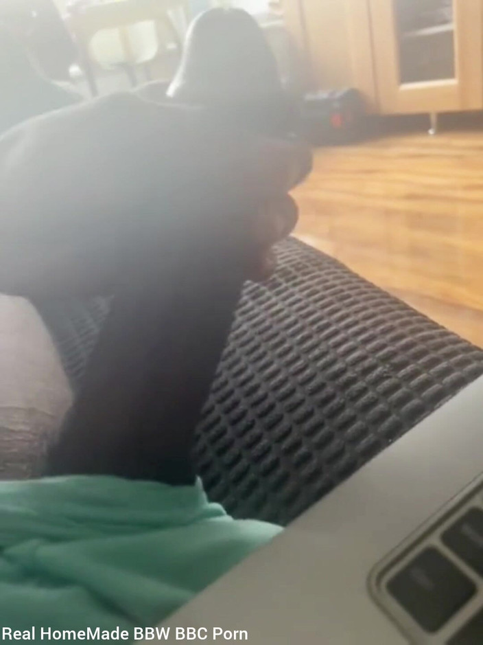 Big black cock BBCee: 내 큰 흑인 자지를 쓰다듬어 포르노를 보고