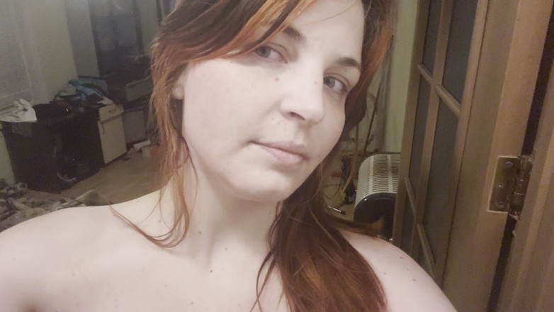 Elena917: Auto-plesnire a feței și lovituri (videoclip personalizat)