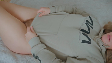 Mrs Wetslavs: मोटी गांड वाली गोरी चोदने लायक मम्मी अपने पौधों को पानी देती है और आपके बारे में कल्पना करती है कि उसकी चूत में बाढ़ आ रही है।