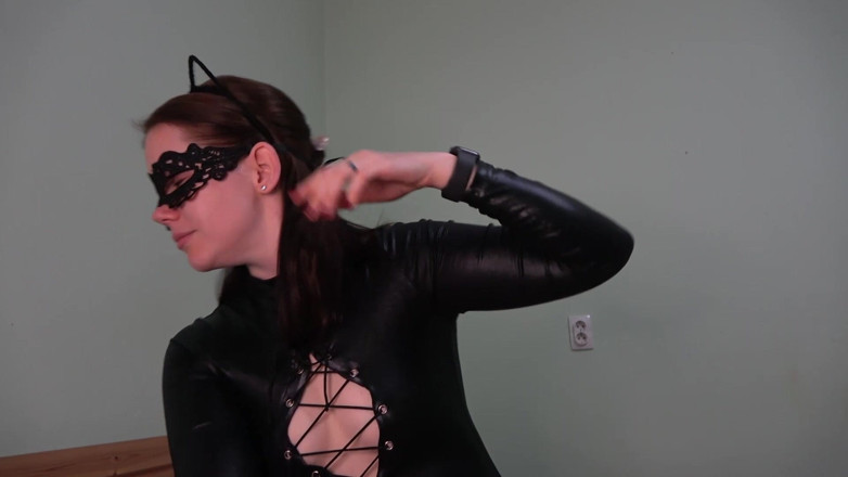 Anna Sky: Catwoman Spielt Mit Einer Maus in POV
