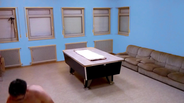 Mark Hannes: Çıplak Masa Kambur Mastürbasyonu