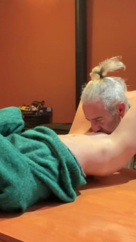 Amor en la mesa de la cocina - wildspaincouple