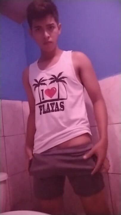 Chicos Virales: เด็กชายวัยรุ่นเงี่ยนในอ่างอาบน้ำ