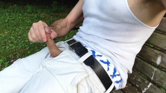 TJenner: Io mi masturbo e sborro su una panchina all'aperto indossando...