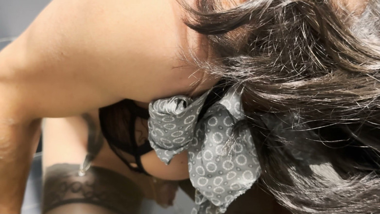 Loreleyadd: 厕所里的油渍荡妇