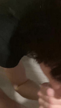 18 anos, puta sem vergonha recebe enorme facial