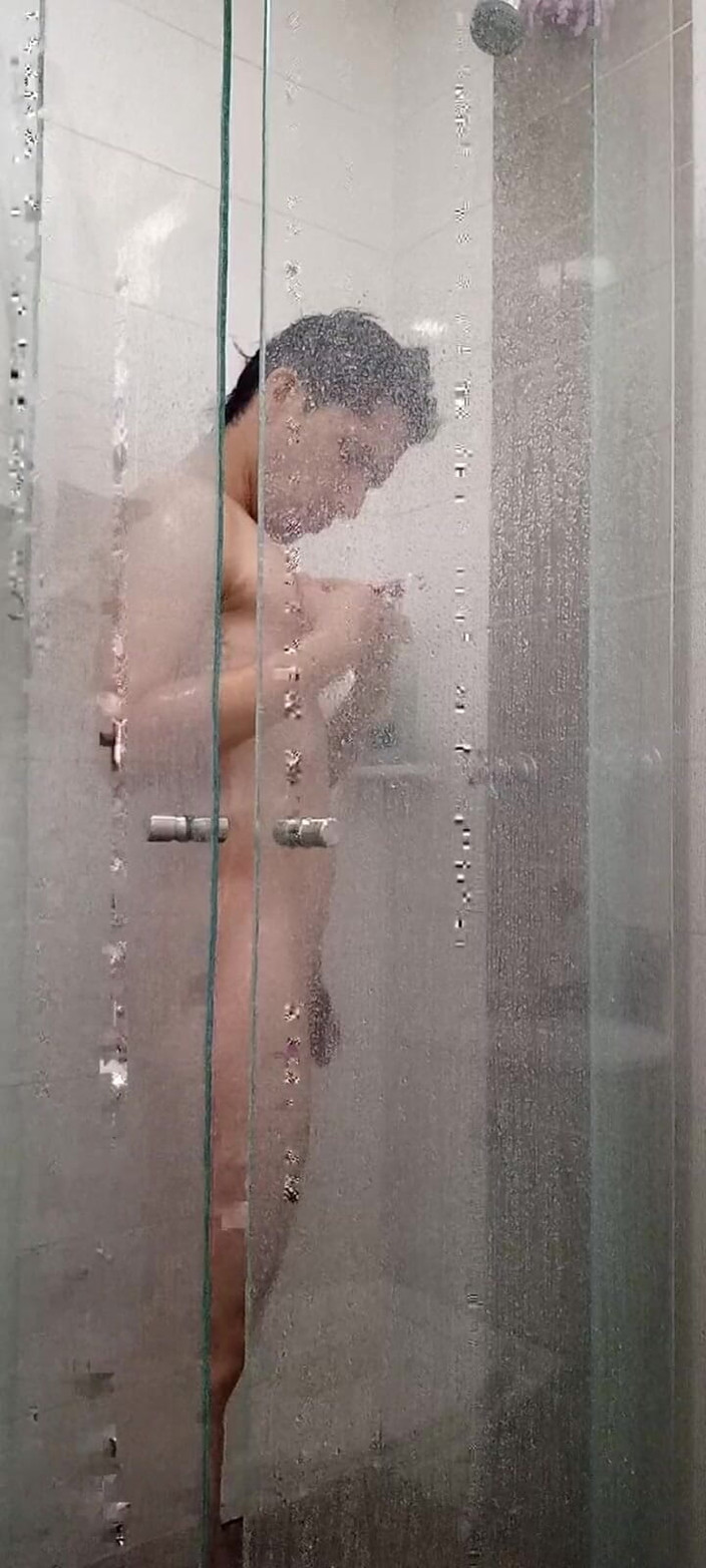 Diego_latinboy: Velký čůrák Ducha V Tělocvičně Chlupatý Bush si honí mrdku v...