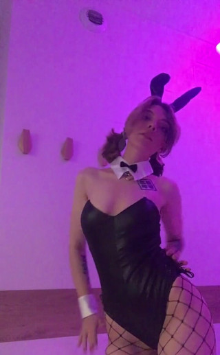 Soft Vulgar: Нарешті я отримав свій наряд кролика, як ти хотів би маленьку булочку, як я?