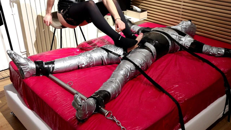 DeesseJulia: Maitresse Julia - Domina - chiller footjob mit entspannender musik, strumpfhosen und...