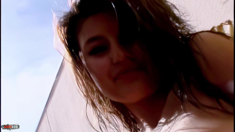 MMM100: 年轻的法国女孩carla在露台上的性感照片中被拍摄