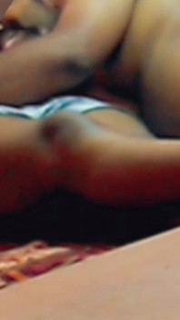 집에서 Renu의 바람난 남편에게 보지 핑거링 빨아주는 타밀 통통한 마누라 럭스! 인도 핫와이프
