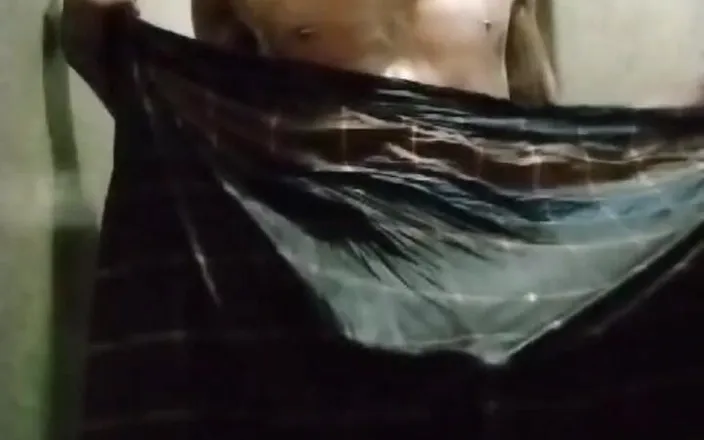 Deshi boys: Cute Sexy Bangla Boy Self Enjoying at Toilet