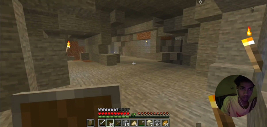Julie games: เซสชั่นการทําเหมืองแร่ในหน้าอกและสมบัติของ Minecraft