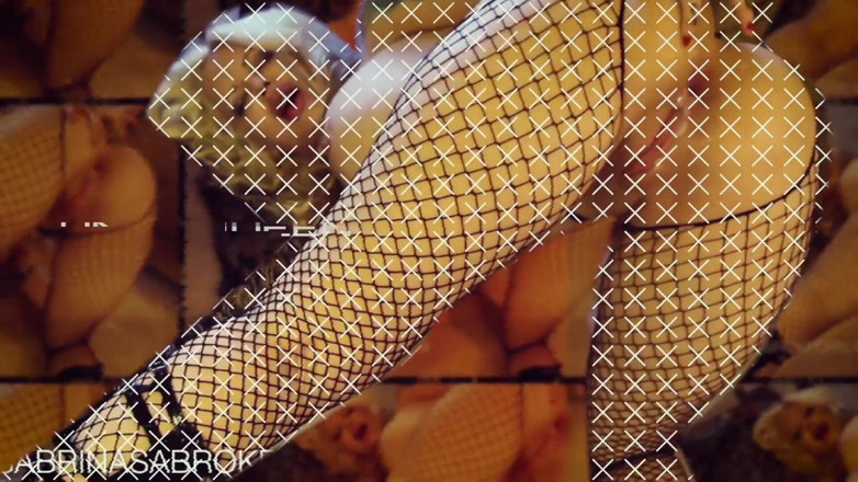 Sabrina Sabrok: 巨大なおっぱい爆弾striptease