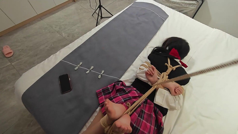 Cute girl bondage: เกมคู่รัก มุมมองบุคคลที่หนึ่งบันทึกภาพแฟนสาวที่ถูกผูกมัด
