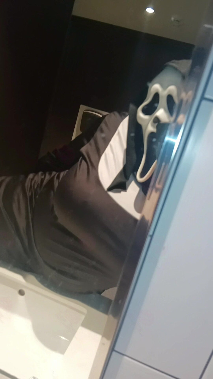 Anye Meshell: Ghostface Komt Uit in Het Theater!