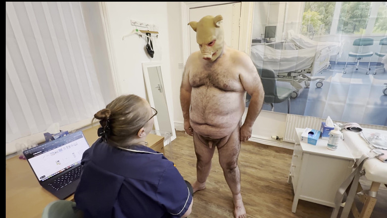 Aaexperiencesltd: サタナのピギーがロックトーバーのためにペインクリニックを訪れる