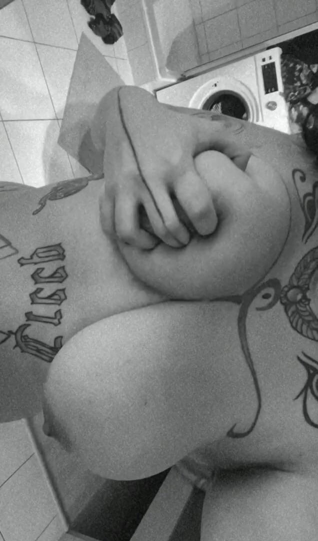 BossAssBiX: Squeezing big titties