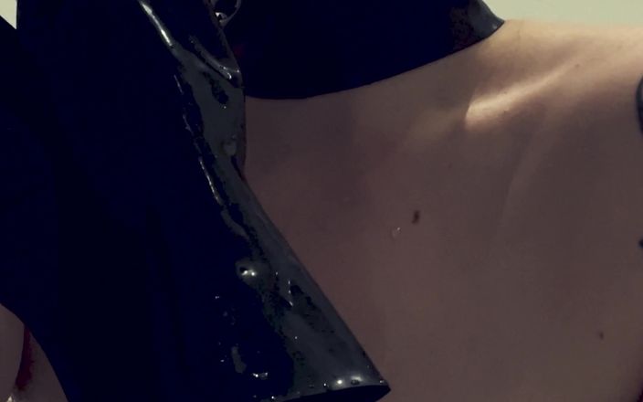 Louna X: Lateks banyo bölüm 1