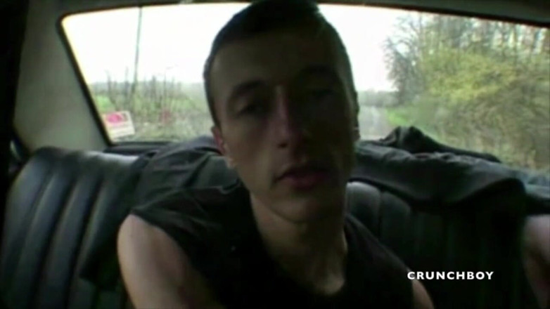 Crunch Boy: Ssie swojego hebanowego przyjaciela w samochodzie