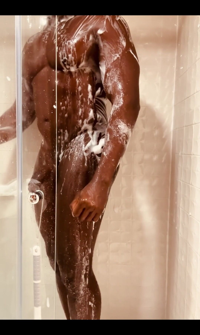 Afro Black XXX: Chodź do mnie pod prysznicem